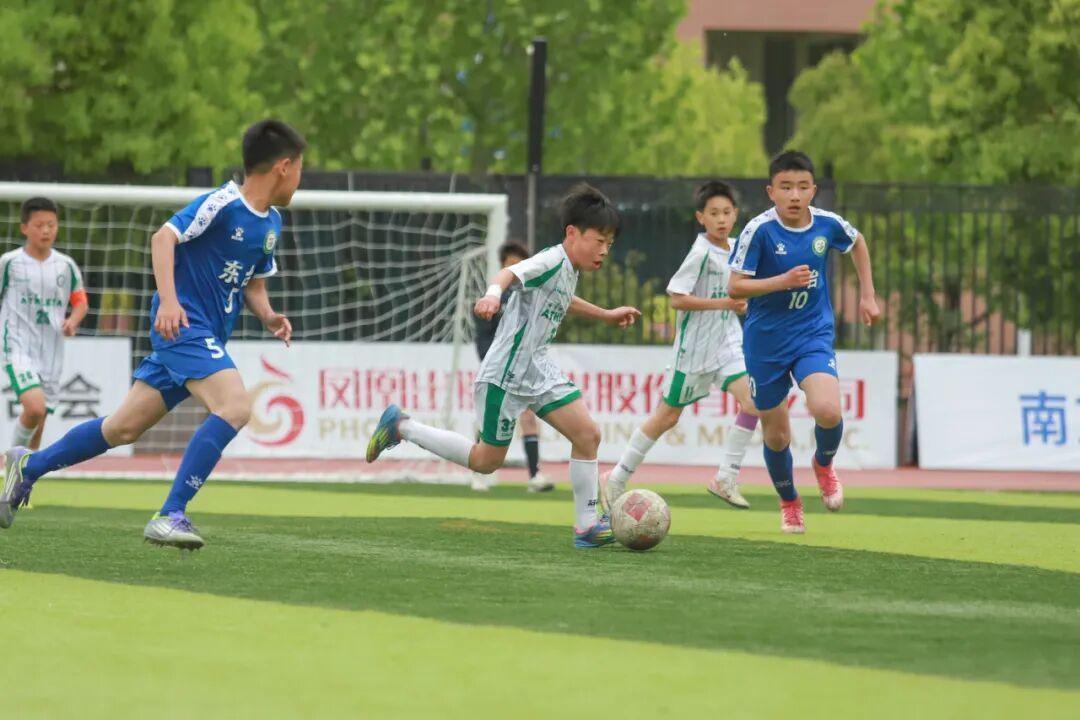 苏格兰大赛从未小组出线，12次全出局在欧足联比第二名多10次'>
                                        </a>
                                      </li> </ul></div></div><div class=